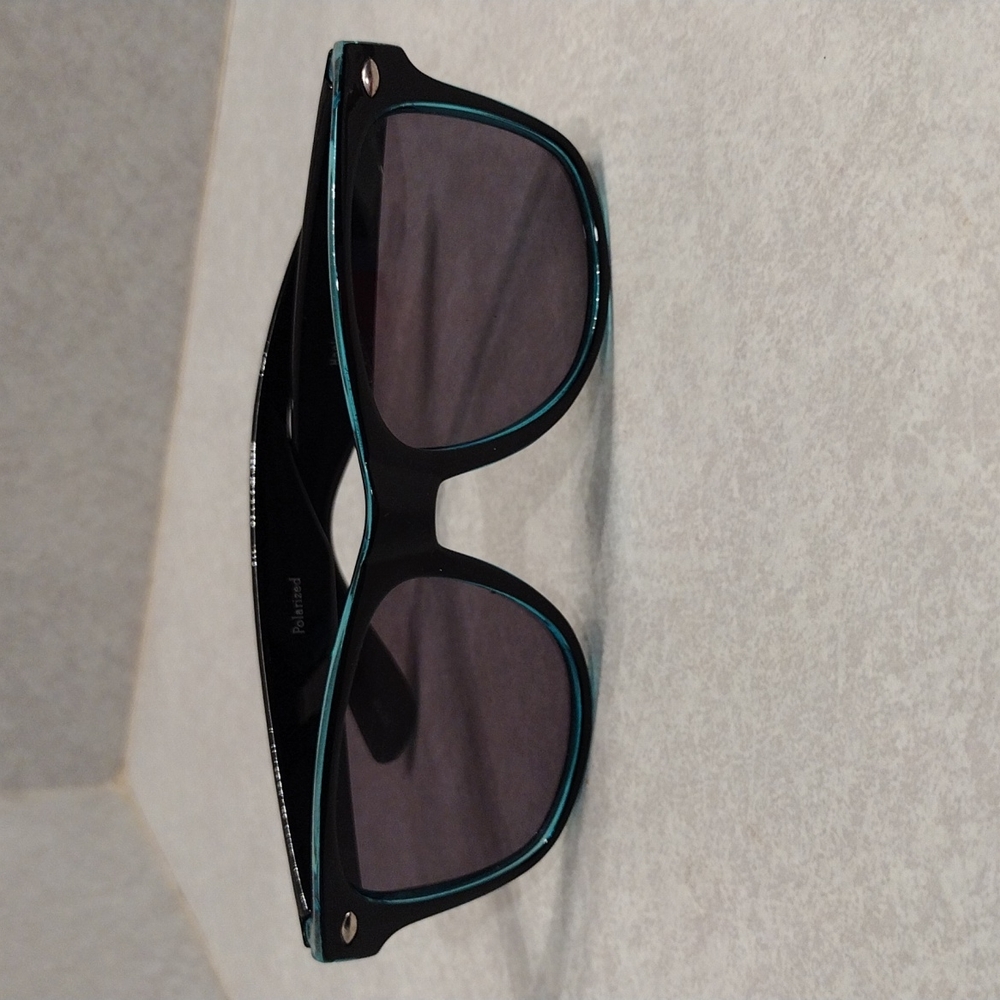 One Hoola polarized sunglasses.